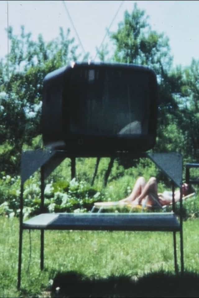 636377