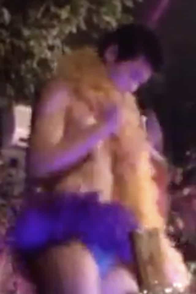 863298