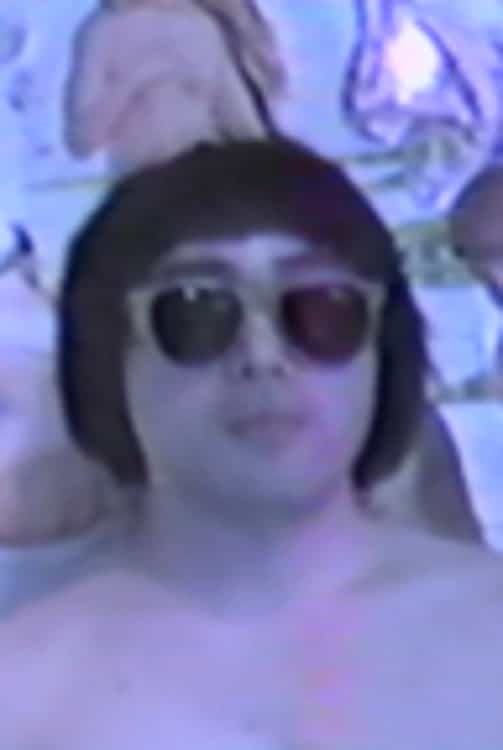 1043555
