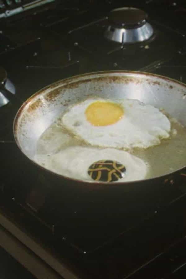 1408800