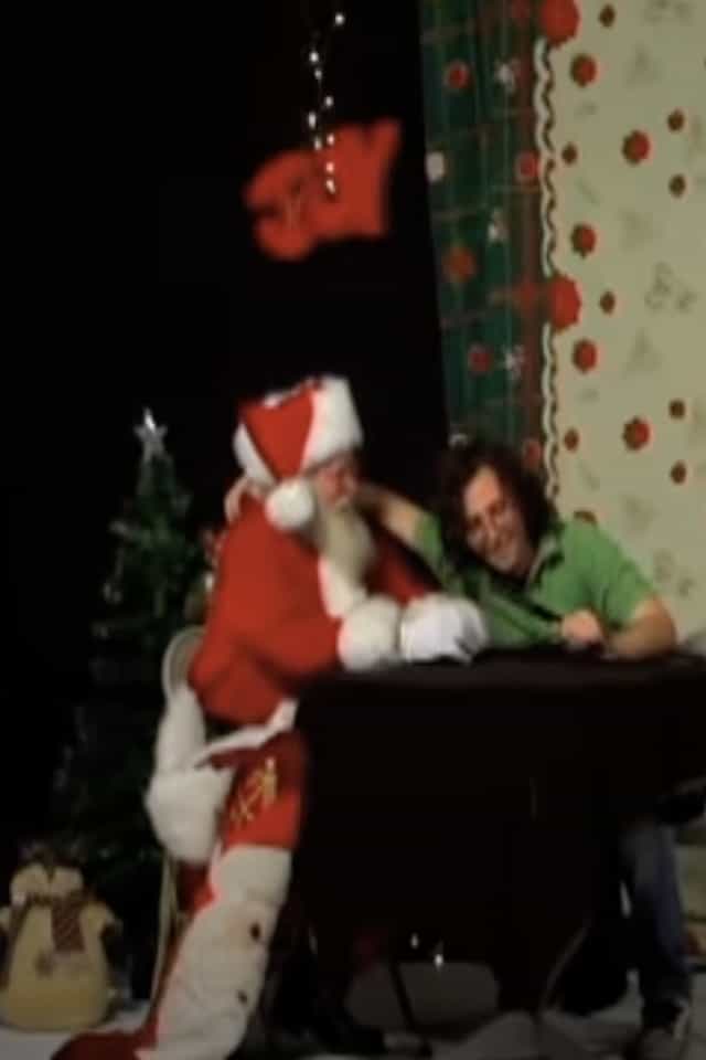 785700