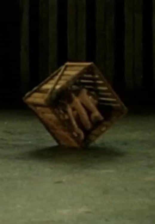 493737