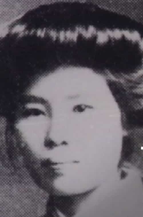 1030884
