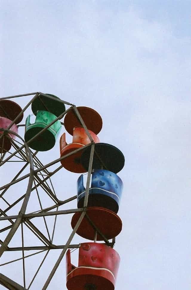 633944