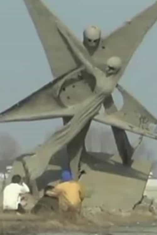 704138