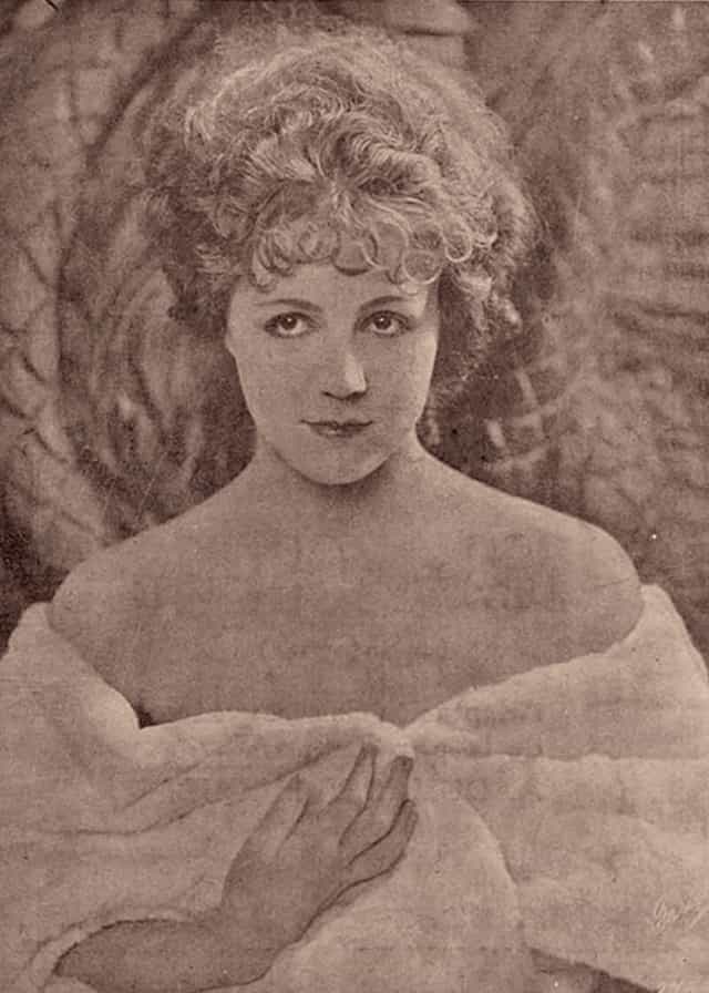 322087