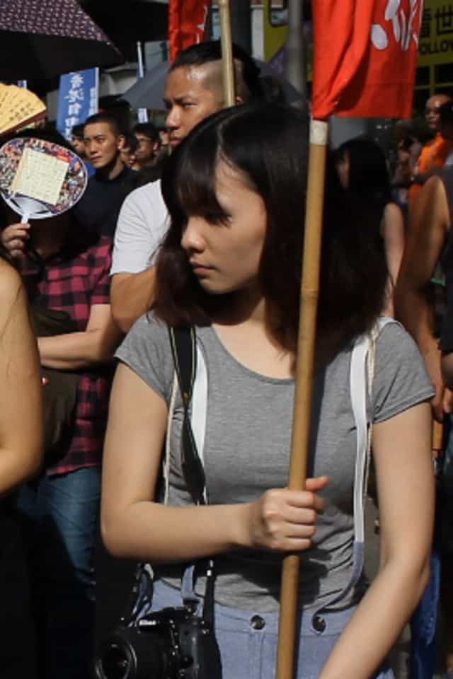 1582327