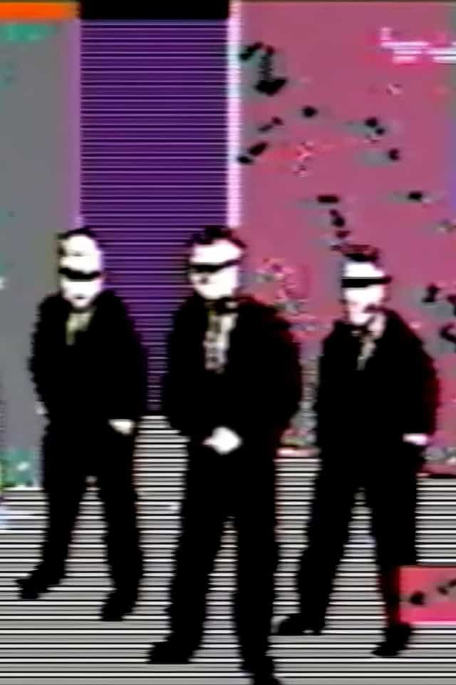 912402