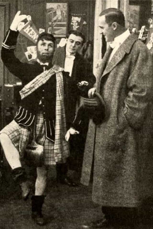 322068