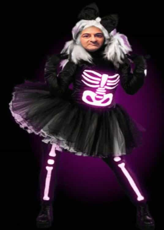 590697