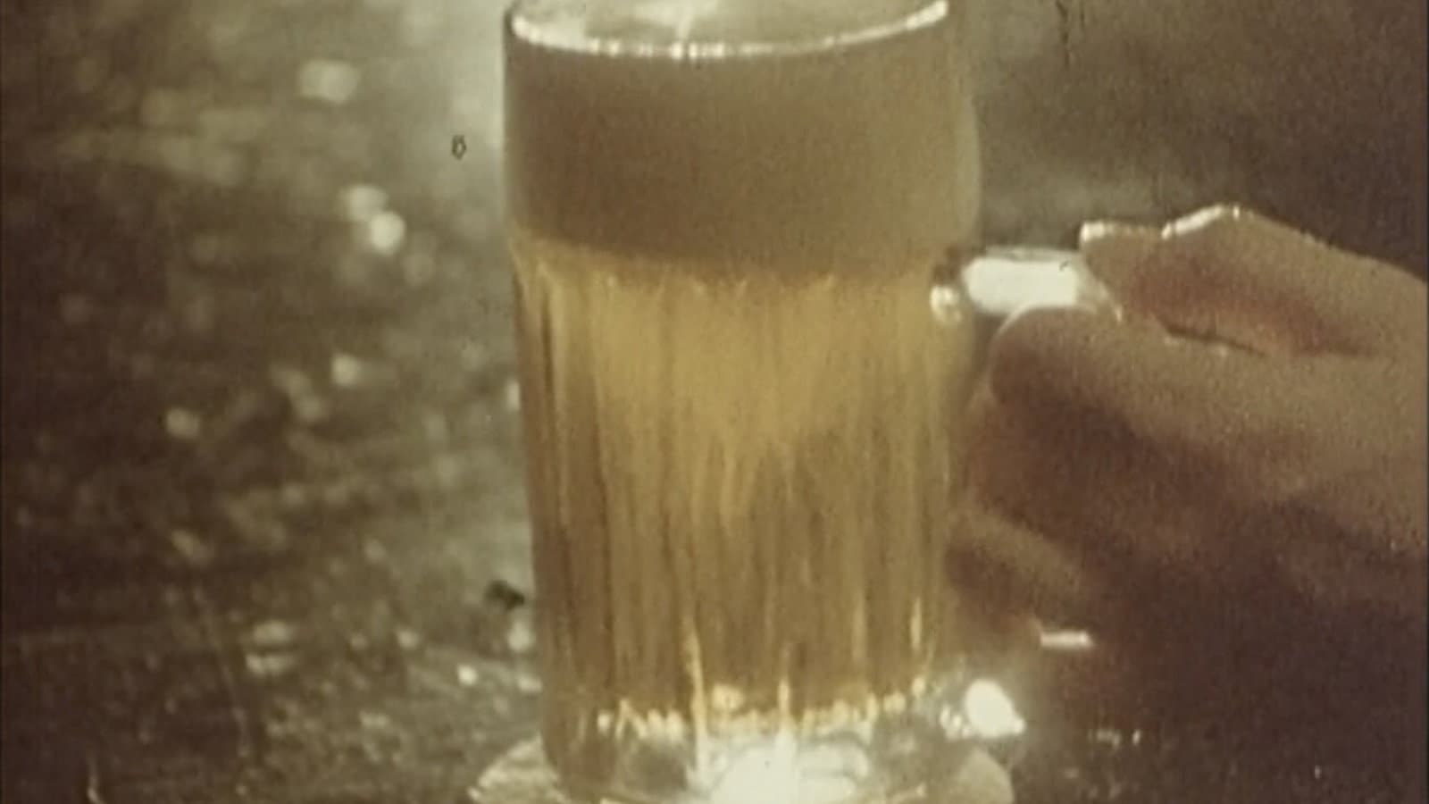 Mezi rty a sklenicemi